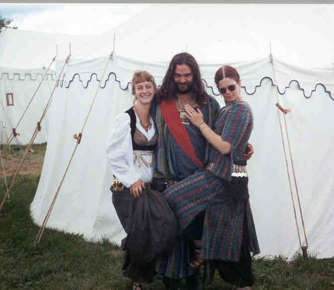 Vargusladies.jpg (27092 bytes)